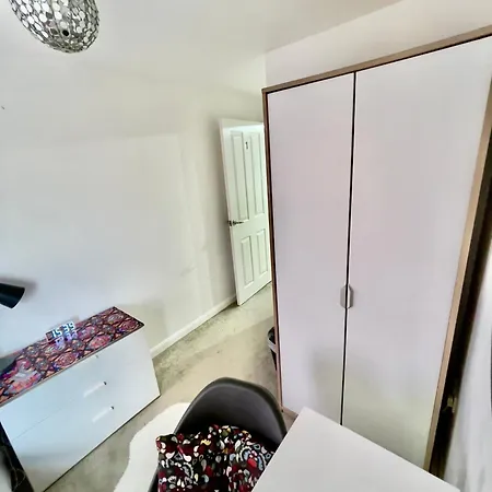 Private In Bs14 *