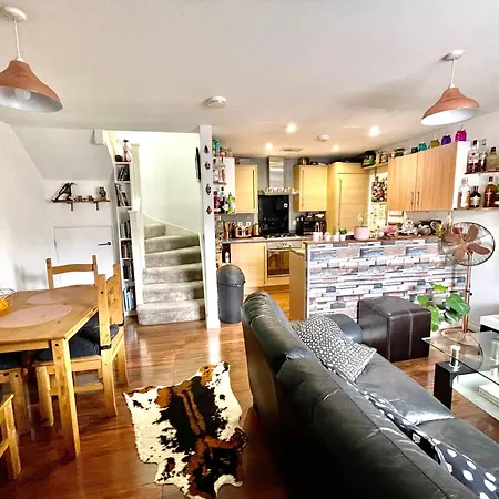 Private In Bs14 *